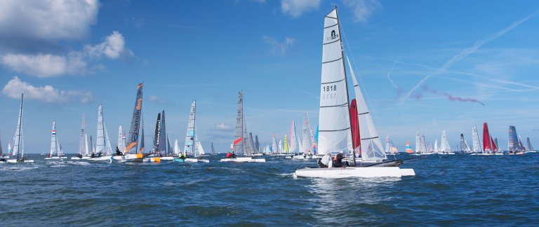 Catamarans op zee