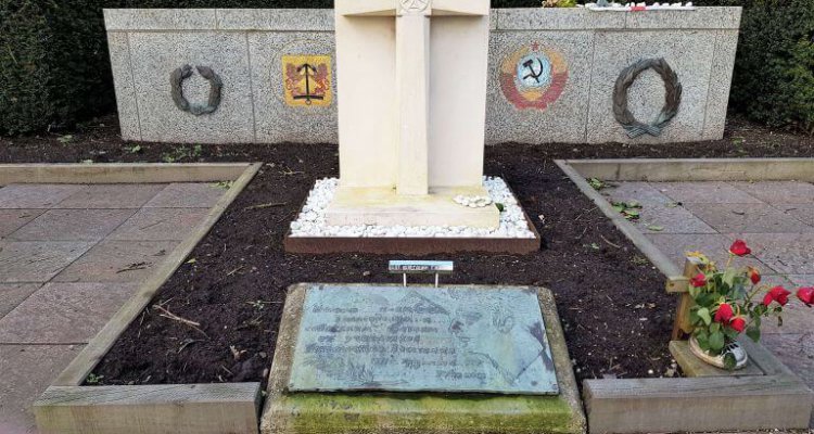 Monument bij de Georgische begraafplaats