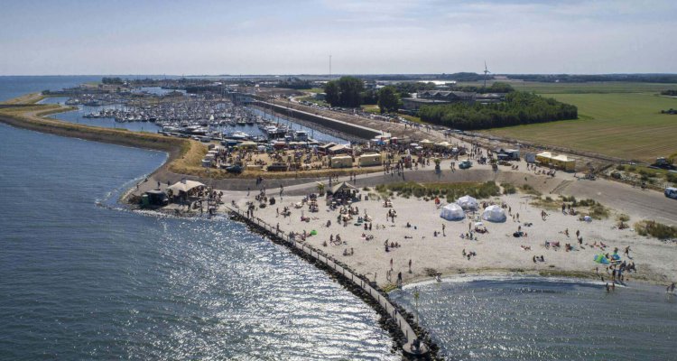 Luchtfoto Beach Food Festival Oudeschild