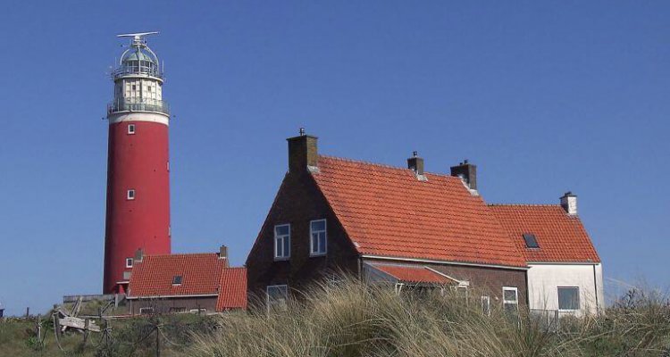 Huizen bij vuurtoren Texel