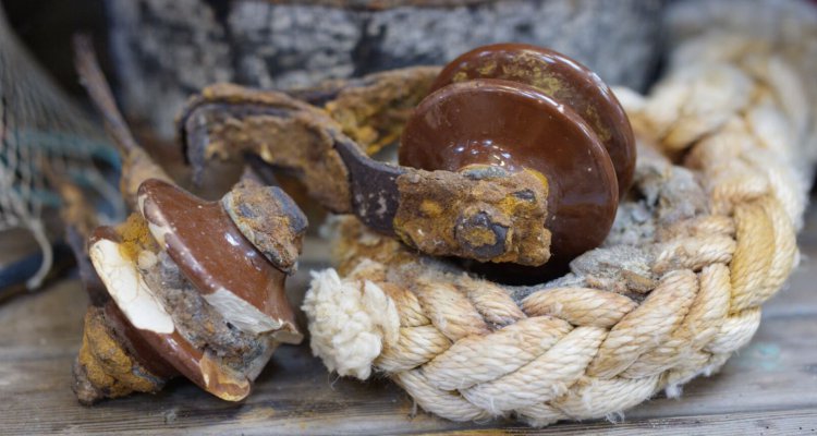 Maritiem- en Juttersmuseum Flora exposeert een enorme hoeveelheid van het strand gejutte voorwerpen