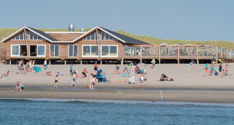 Gastropaviljoen XV op het strand