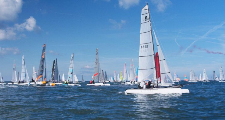 Catamarans op zee