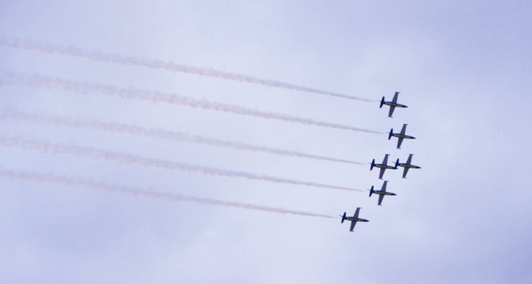 Vliegstunts in de lucht