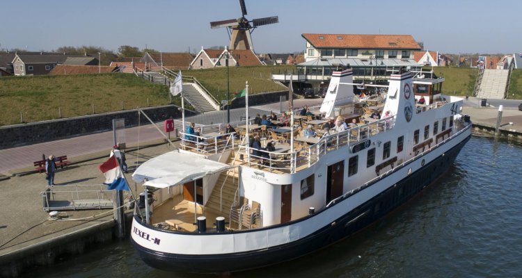 TX44 in de haven op Texel